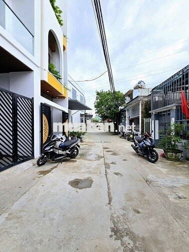 [BÁN GẤP] NHÀ 3 TẦNG MỚI ĐẸP - 4PN FULL NỘI THẤT - KIỆT XE HƠI