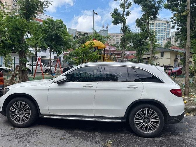 Xe Mercedes Benz GLC 250 4Matic 2018