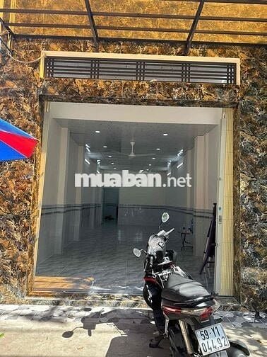 Nhà MTKD Thạch Lam. DT:4m X 18m. kết cấu nhà cấp 4 mới sạch sẽ 1WC