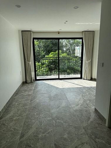 BÁN NHÀ MỚI XÂY 5 TẦNG - MẶT HỒ ĐIỀU HOÀ - KHU PHÂN LÔ NGÕ TÂY TRÀ