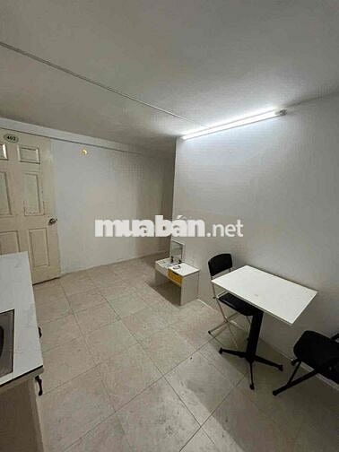 Căn hộ 2PN đủ nội thất Quận 1 giá siêu rẻ