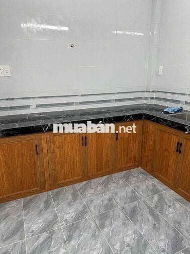 Nhà MTKD Thạch Lam. DT:4m X 18m. kết cấu nhà cấp 4 mới sạch sẽ 1WC