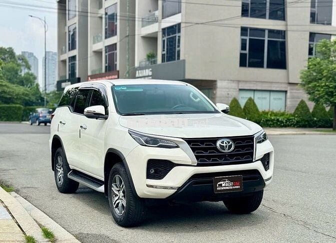 Toyota Fortuner 2.4L 4x2 MT 2023 - 49000 km