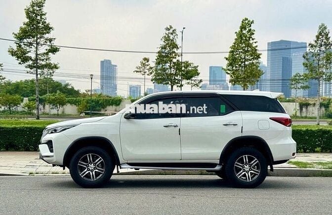 Toyota Fortuner 2.4L 4x2 MT 2023 - 49000 km