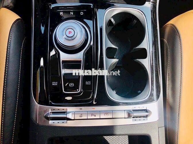 Kia Carnival 2022 Signature 2.2D - Lướt 13,000 km.