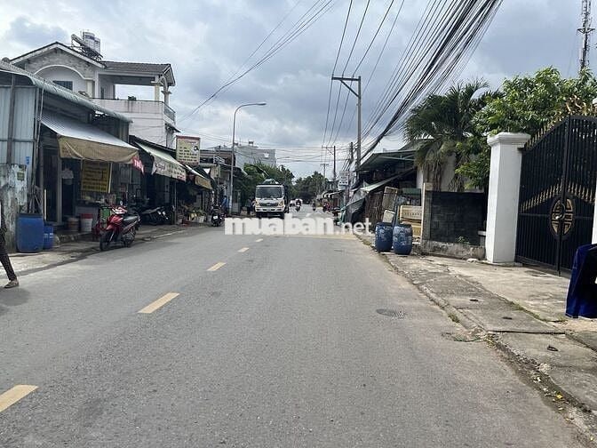 CHO THUÊ XƯỞNG ĐÔNG HOÀ 300M2 ĐƯỜNG NHỰA XE TẢI GẦN BIGC GO