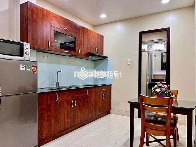 Căn Hộ Một Phòng Ngủ Ban Công Đẳng Cấp Tại Phú Nhuận RỘNG 50m2