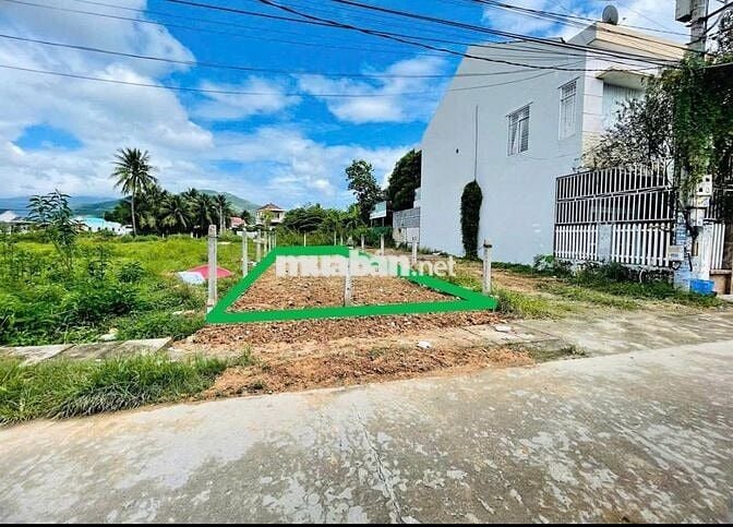 Bán lô đất Đ.Nguyễn Thị Lắng - Tân Phú Trung DT 115m2 giá 950tr, shr