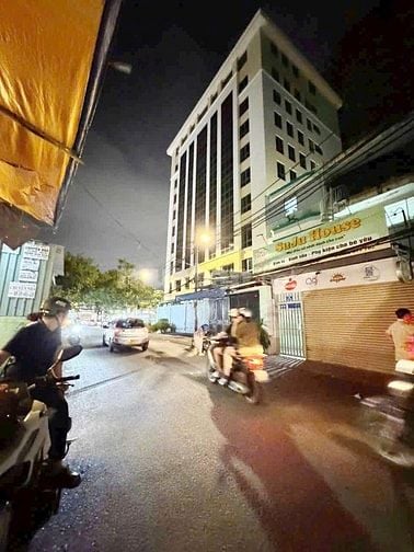 Nhà MTKD Lê Thị Chợ (5x34) sau lưng chi cục thuế Q7 chỉ 15 tỷ