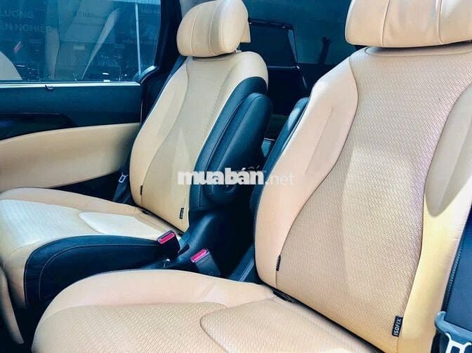 Kia Carnival 2022 Signature 2.2D - Lướt 13,000 km.