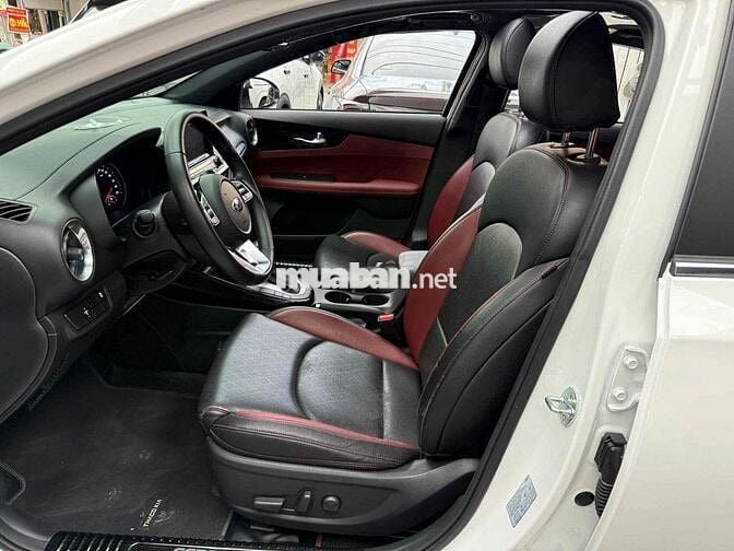 Kia Cerato 2021 2.0 AT PREMIUM - 24000 km