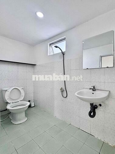 chính chủ phòng full nội thất có ban công lớn ngay CMT8 -Tô Hiến Thành