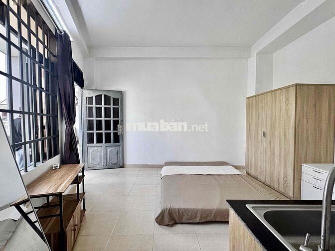 chính chủ phòng full nội thất có ban công lớn ngay CMT8 -Tô Hiến Thành