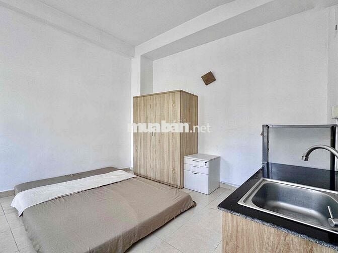 chính chủ phòng full nội thất có ban công lớn ngay CMT8 -Tô Hiến Thành