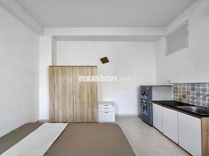 chính chủ phòng full nội thất có ban công lớn ngay CMT8 -Tô Hiến Thành