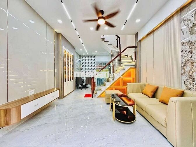 BÁN NHÀ ĐẸP 3 TẦNG, SÁT HẺM XE TẢI THÔNG,32M², GẦN CV LÀNG HOA HƠN 4TỶ