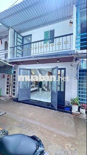 Còn sót 1 căn 890triệu xe hơi vô tận cửa 4x8 cách chợ hưng long 500m