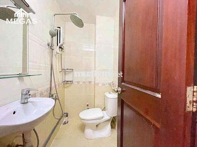 cho thuê phòng ban công ngay chợ Vườn Chuối giá 5.5 triệu