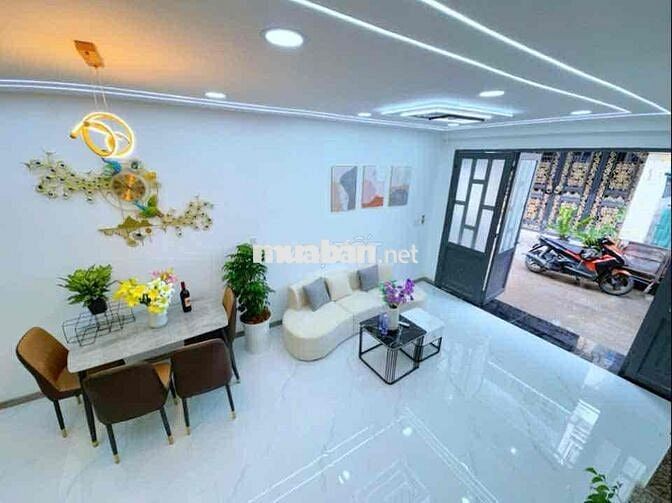 Còn sót 1 căn 890triệu xe hơi vô tận cửa 4x8 cách chợ hưng long 500m