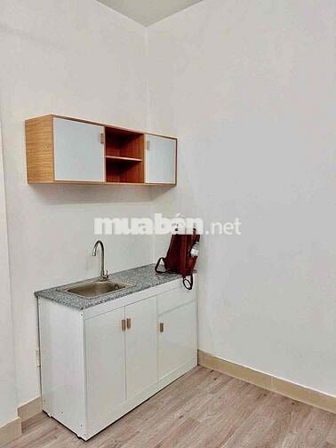 cho thuê phòng ban công ngay chợ Vườn Chuối giá 5.5 triệu