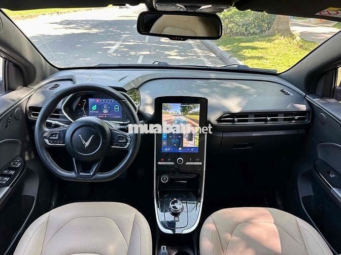 VinFast VFe34 thuê pin tiên phong 2022 - 22000 km