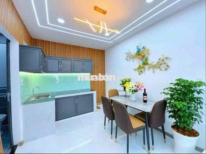 Còn sót 1 căn 890triệu xe hơi vô tận cửa 4x8 cách chợ hưng long 500m