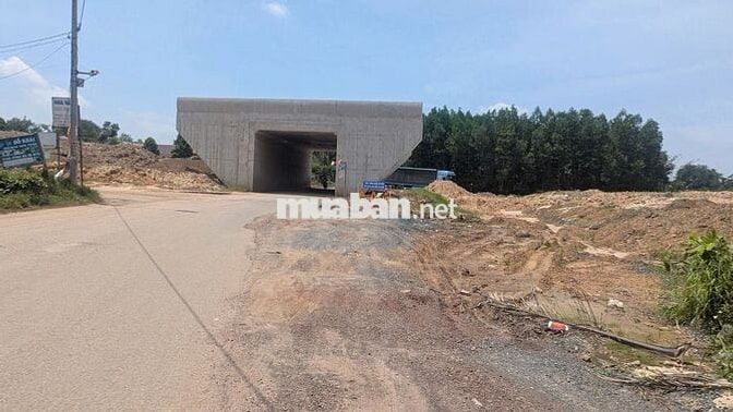 Cần bán đất 2 mặt tiễn  Lộc An gần chợ mới Long Thành