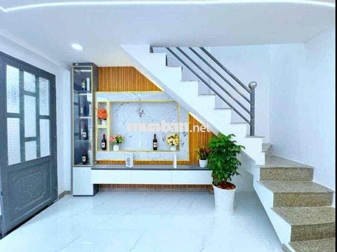 Còn sót 1 căn 890triệu xe hơi vô tận cửa 4x8 cách chợ hưng long 500m