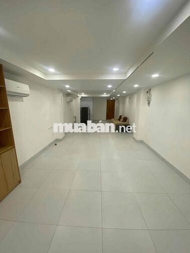 Cho thuê mặt bằng toà nhà trung tâm Quận 7 sạch sẽ, thoáng mát