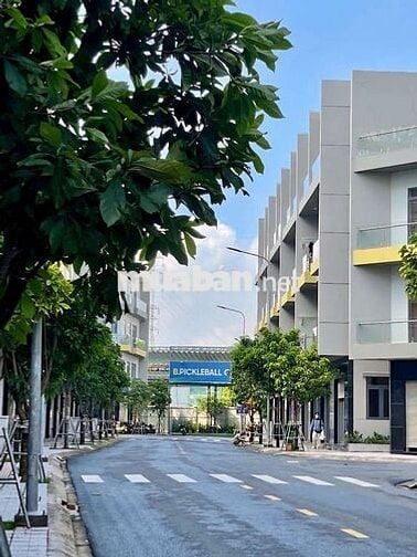 CHÍNH CHỦ BÁN GẤP NHÀ PHỐ 4 TẦNG TRONG KĐT LỚN, GẦN LÀNG ĐH, GA METRO