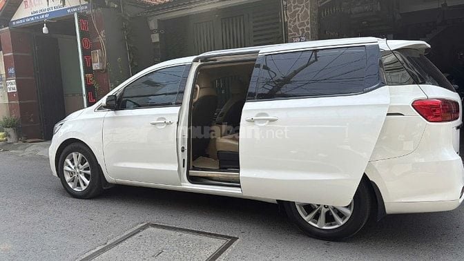 Bán xe Kia Sedona 2020 màu trắng, bản Full máy dầu