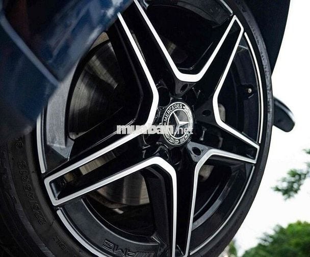 LONG ANH AUTO về Mercedes C300 AMG 2021 27000km