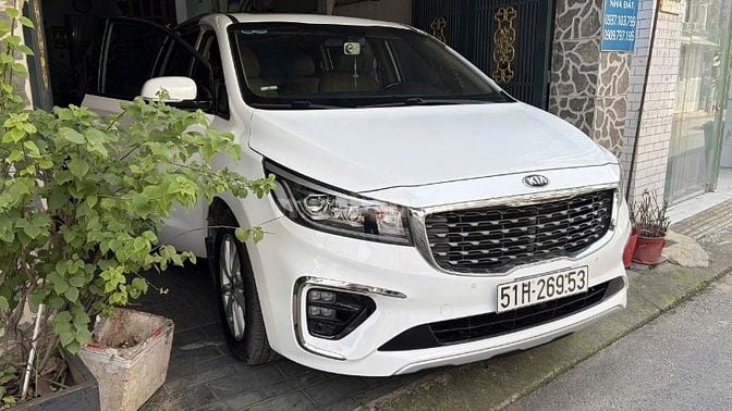 Bán xe Kia Sedona 2020 màu trắng, bản Full máy dầu