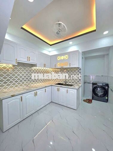 Nhà có sổ hồng hẻm xe hơi hai lòng. Cần bán