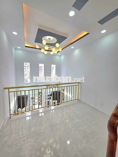 Nhà có sổ hồng hẻm xe hơi hai lòng. Cần bán