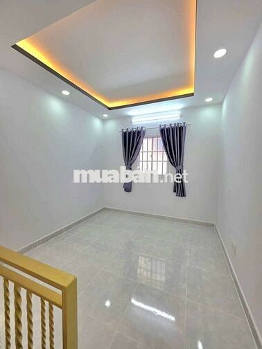 Nhà có sổ hồng hẻm xe hơi hai lòng. Cần bán