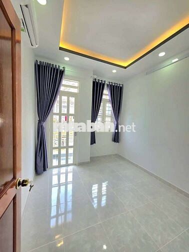 Nhà có sổ hồng hẻm xe hơi hai lòng. Cần bán