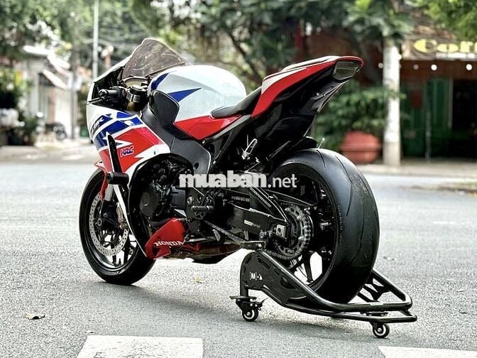 Cần bán Honda CBR1000 date 2014 biển TP