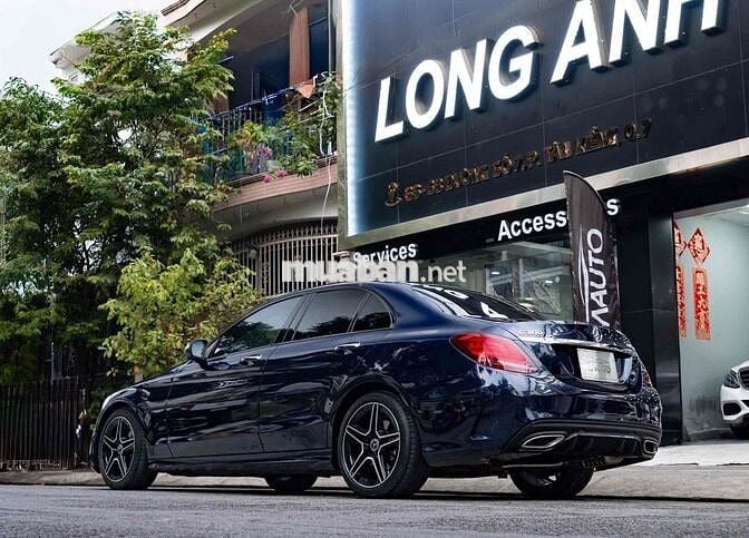 LONG ANH AUTO về Mercedes C300 AMG 2021 27000km