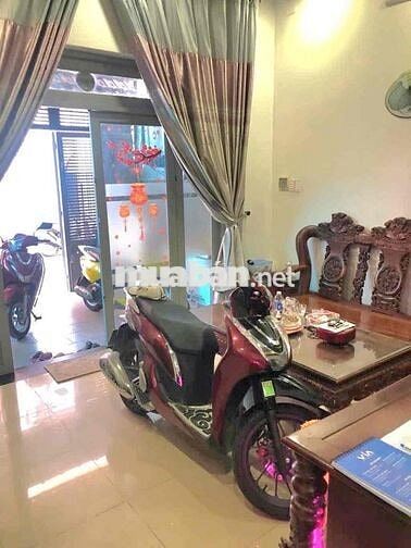 NHÀ 3 TẦNG SÂN VƯỜN XD RẤT ĐẸP - HOÀN CÔNG ĐẦY ĐỦ - HUỲNH VĂN NGHỆ