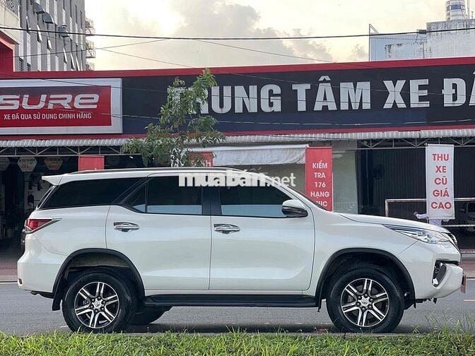 Toyota Fortuner máy xăng 2019 số tự động màu trắng