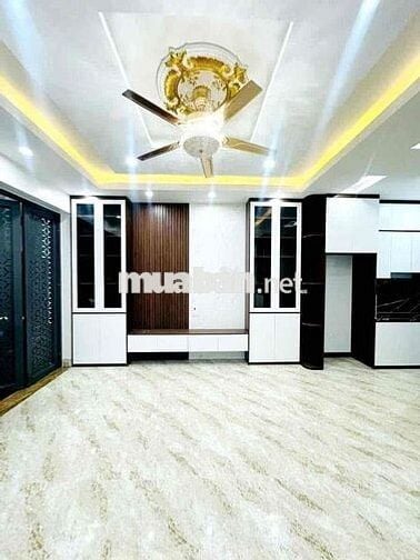 Bán Gấp Nhà 5 Tầng Thang Máy Phố Tứ Liên 40m2 Hơn 8 Tỷ