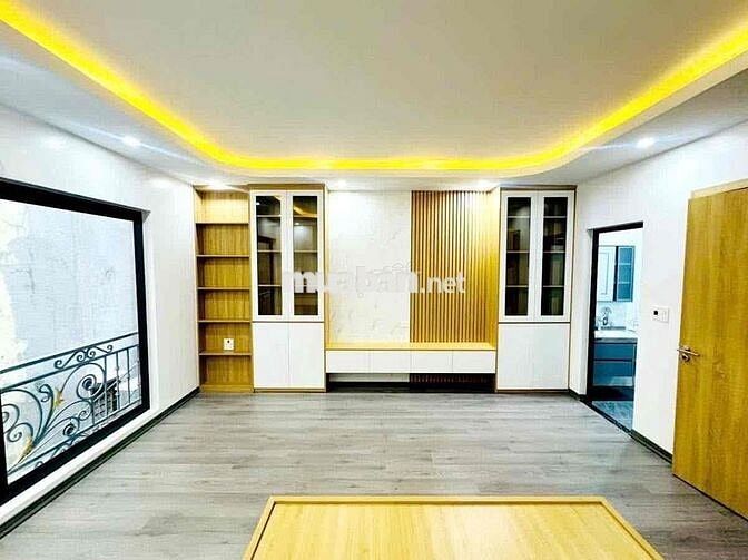 Bán Gấp Nhà 5 Tầng Thang Máy Phố Tứ Liên 40m2 Hơn 8 Tỷ