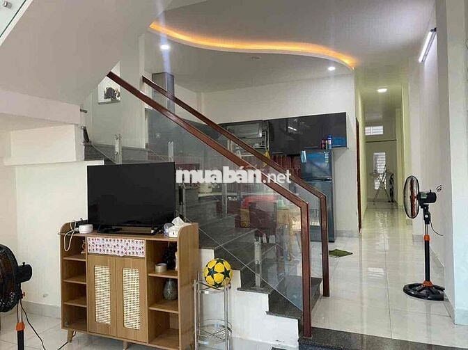 nhà 3 tầng mặt tiền chính chủ bán nhà xây kiên cố