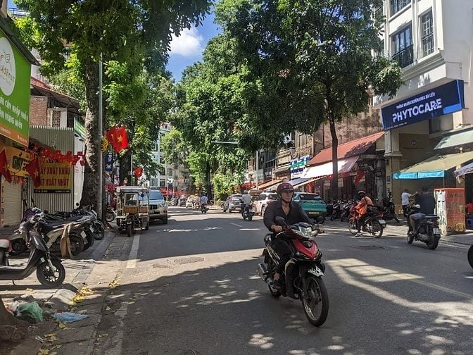 Nhà mới Mặt phố LÒ ĐÚC 80m2 x 2 tầng, mặt tiền 5,5m 40tr nhận nhà ngay