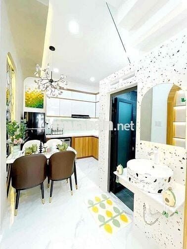 Nhà 1 trệt 1 lầu mới tinh, 2 phòng ngủ. HẺM 3M ngay chung cư dreamhome