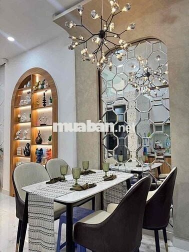 Nhà 1 trệt 1 lầu mới tinh, 2 phòng ngủ. HẺM 3M ngay chung cư dreamhome