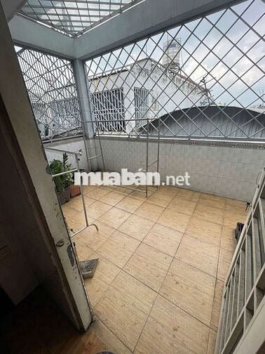 Cho thuê tầng lầu rộng rãi, giá rẻ, Bình Tân