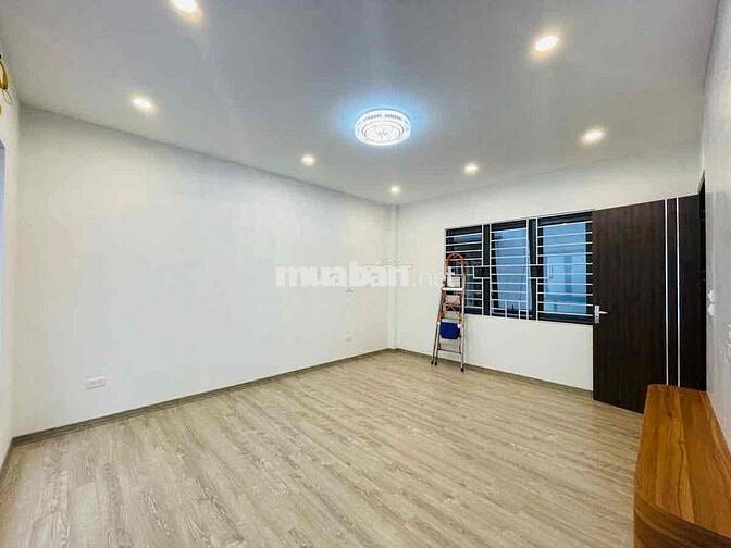 Bán nhà Lạc Long Quân– Gara ô tô, vỉa hè 5m, kinh doanh siêu đỉnh