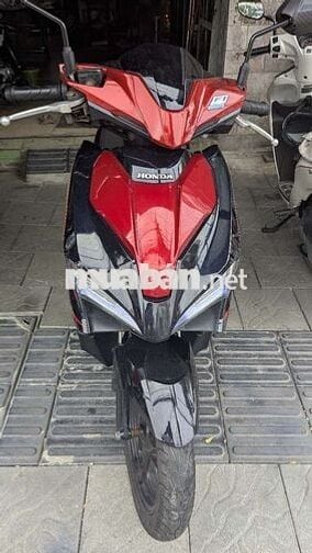 Xe ablade màu đỏ đen